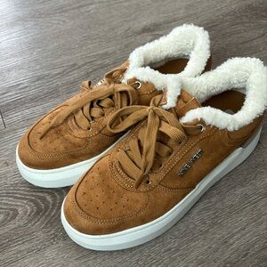 Barely worn Nine West Cuddly Lace Up Sneakers
Size 7.5 M